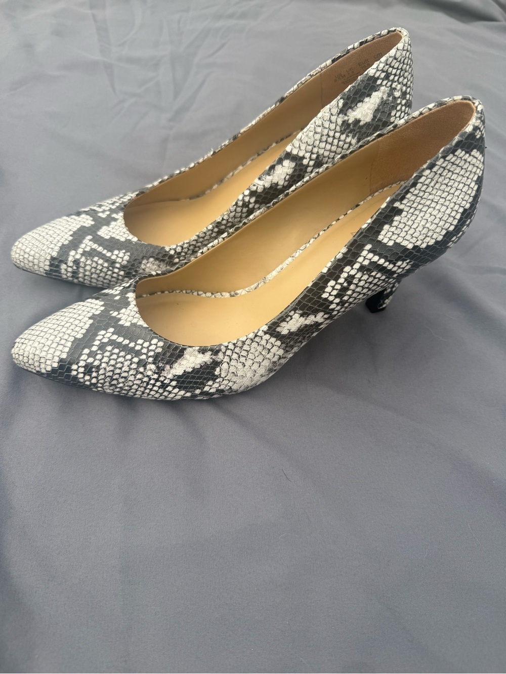 Naturalizer Evie Classic Snake Embossed Leather Pointed Toe Pumps Women's 9.5M